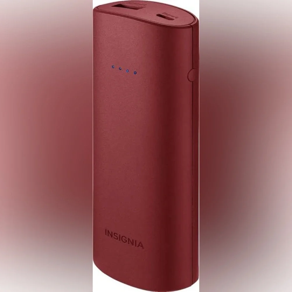NWT! Insignia 5,200 mAh Portable Compact Charger in Red